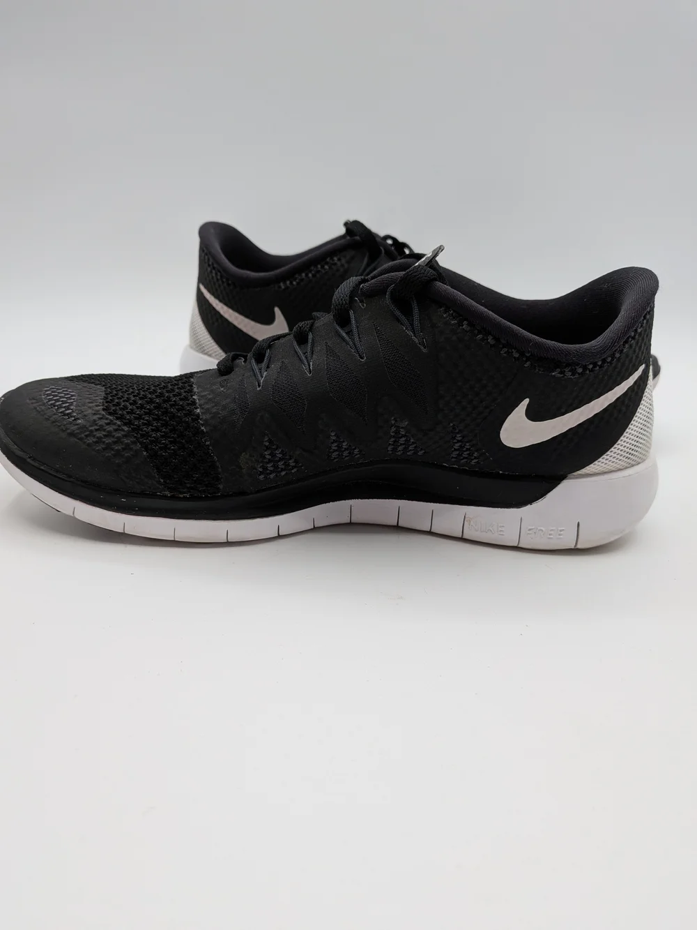 Nike Free 5.0 Black & White Running Shoes - Women's Sz 6.5